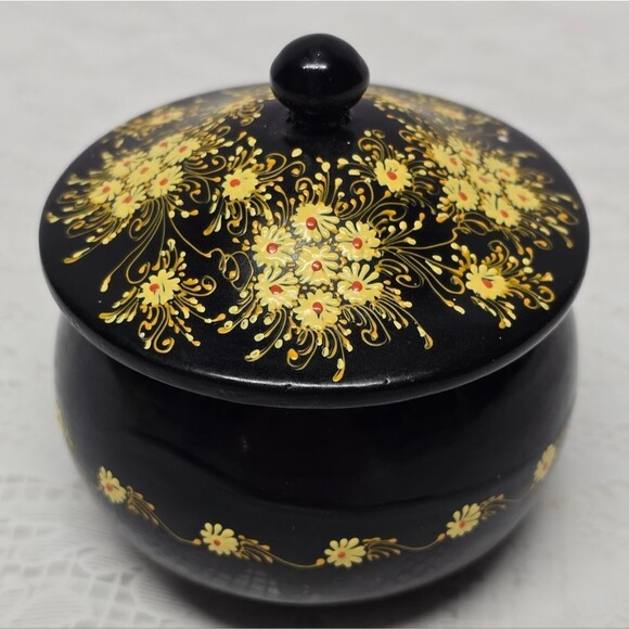 Vintage Other - Vintage 60s Floral Daisies Hand Painted Black Lacquered Round Trinket Box